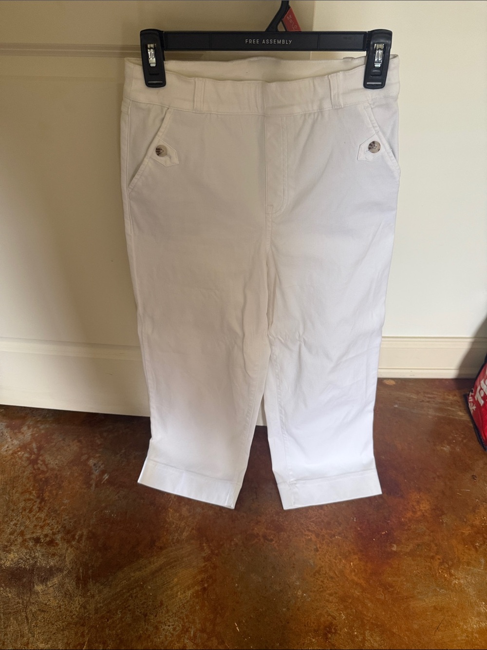 Spanx White Cropped Capri Pants with Button Pocket Detail size M